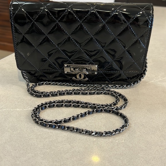 Patent leather black mini crossbody bag. - Picture 5 of 5